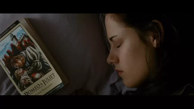 Romeo & Juliet book from Twilight New Moon 